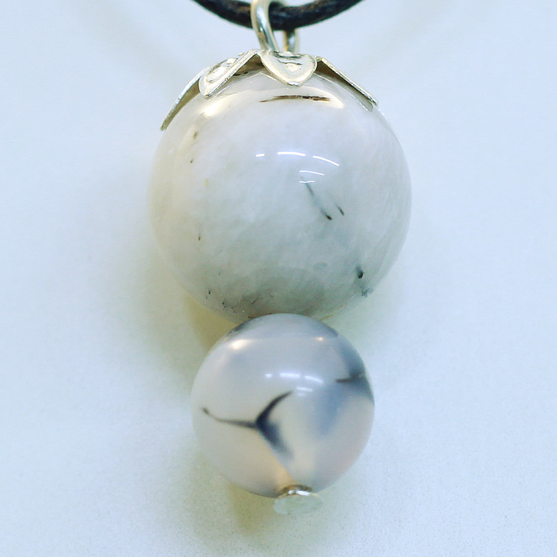 421053 - Подвеска ягодка из агата волосатика